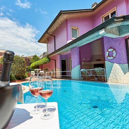 Hotel Villa Lilla 데센자노델가르다 외부 사진