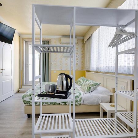 Hotel Villa Lilla 데센자노델가르다 외부 사진