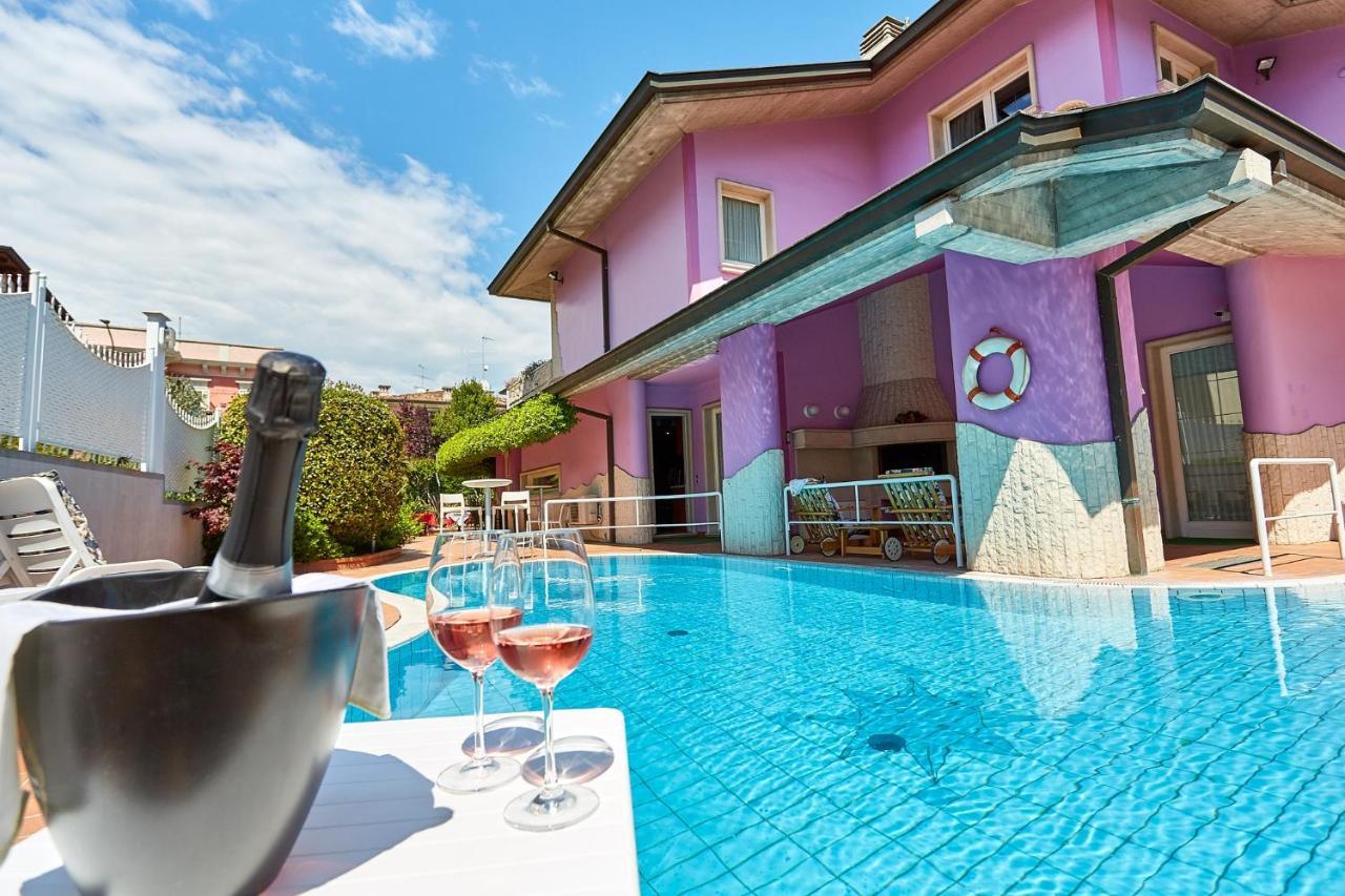 Hotel Villa Lilla 데센자노델가르다 외부 사진