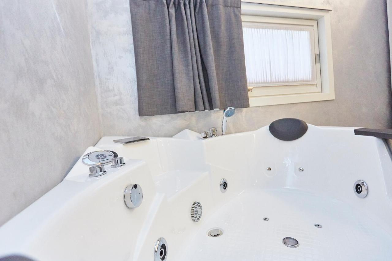 Hotel Villa Lilla 데센자노델가르다 외부 사진