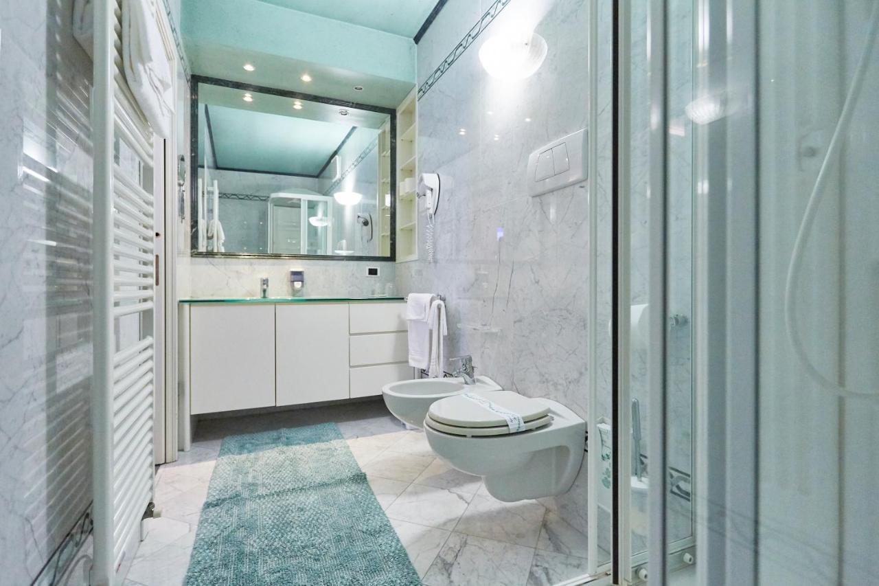 Hotel Villa Lilla 데센자노델가르다 외부 사진