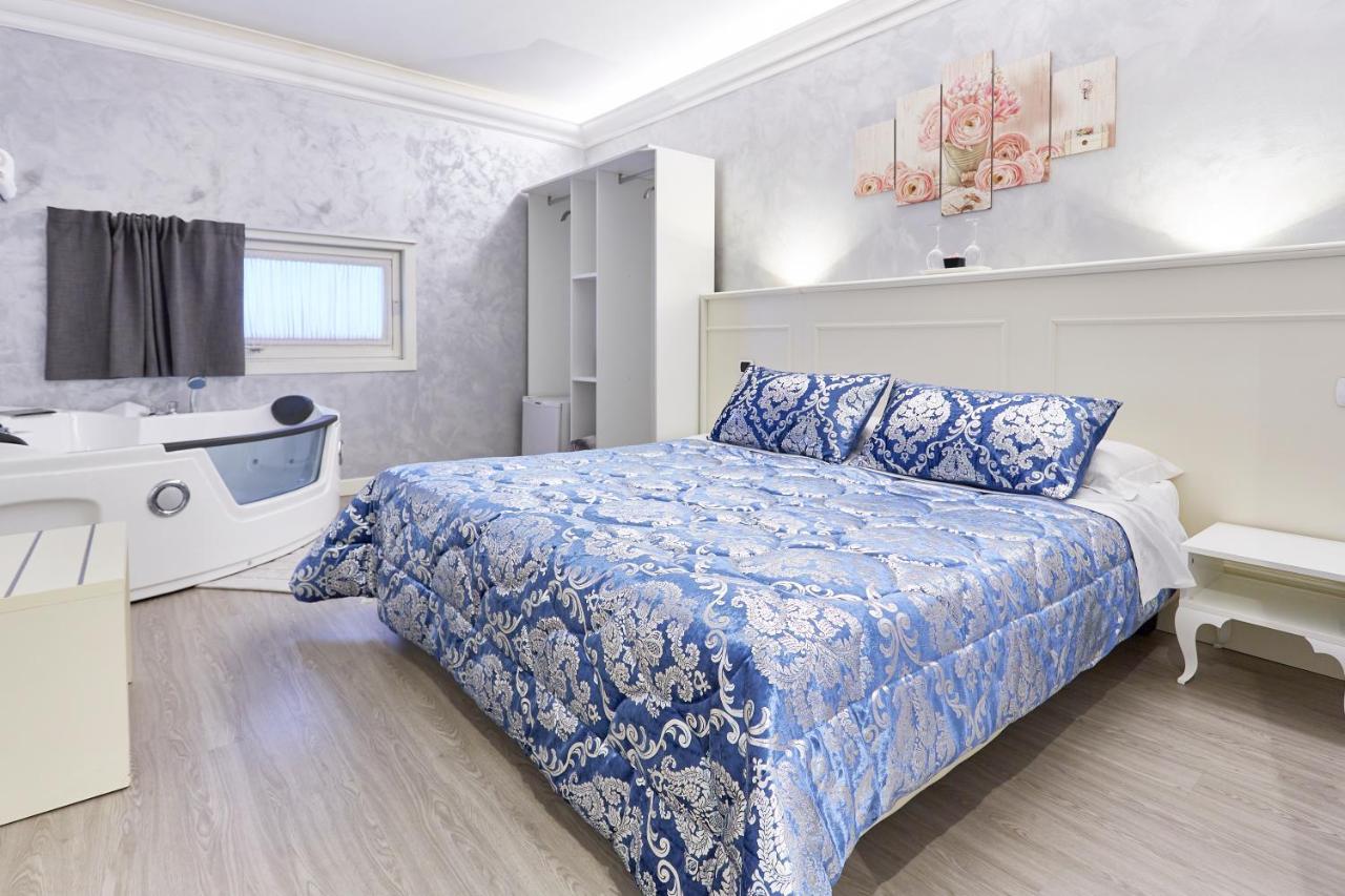 Hotel Villa Lilla 데센자노델가르다 외부 사진