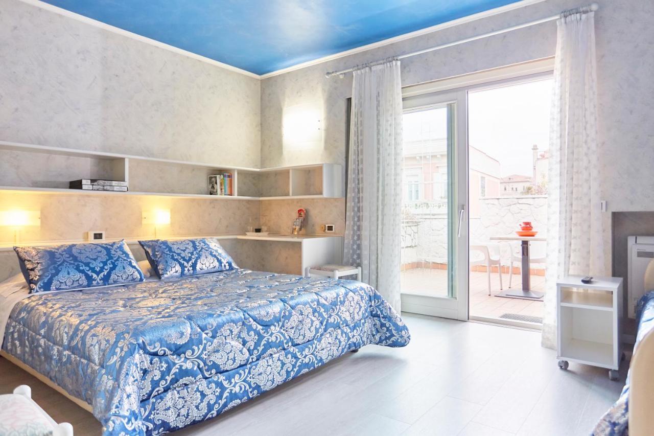 Hotel Villa Lilla 데센자노델가르다 외부 사진