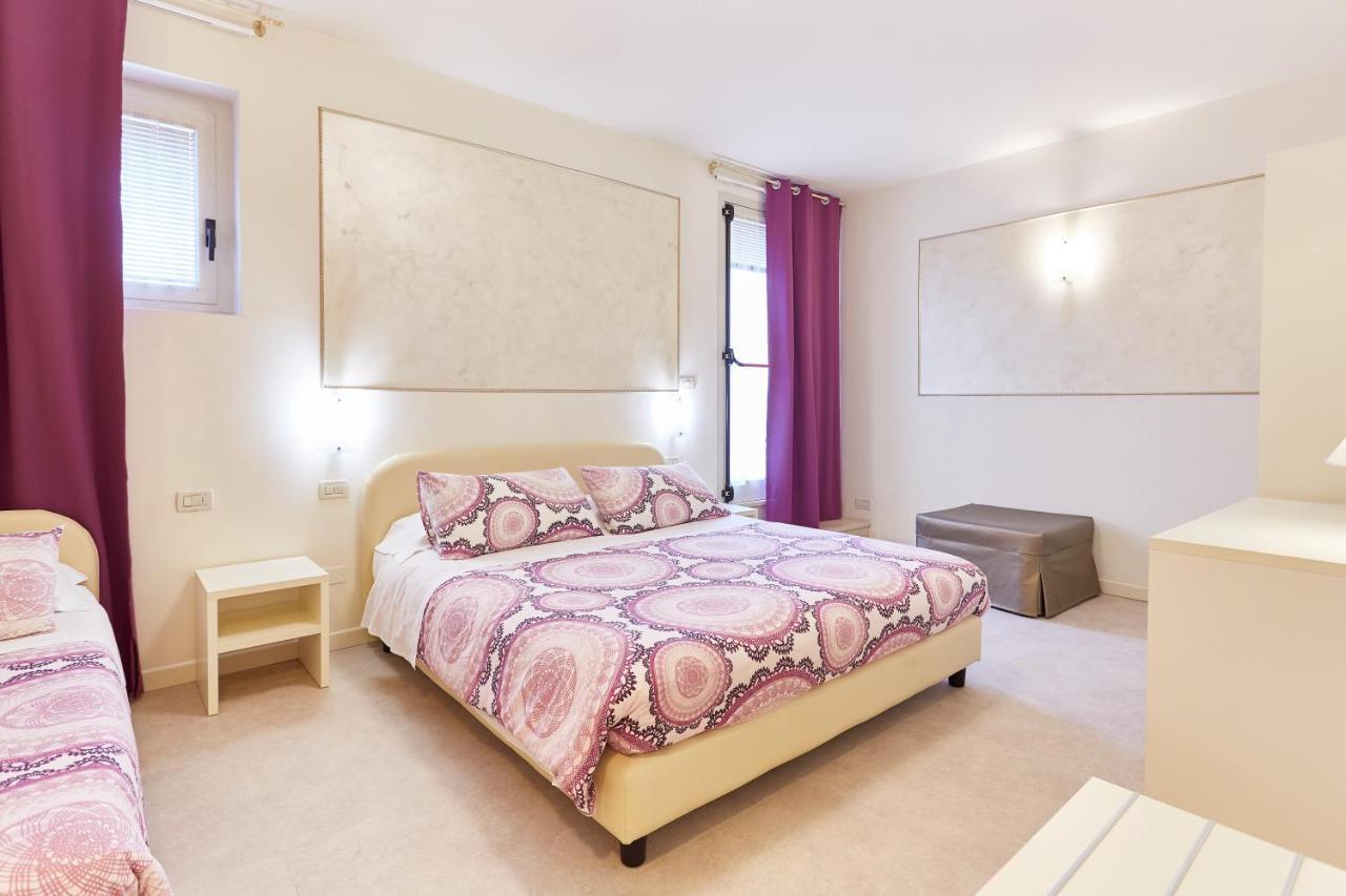 Hotel Villa Lilla 데센자노델가르다 외부 사진