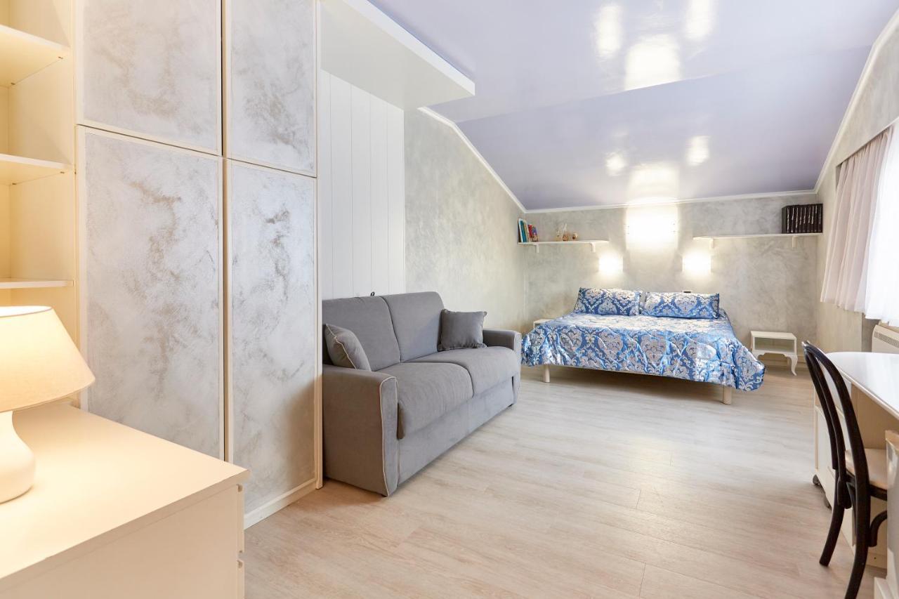 Hotel Villa Lilla 데센자노델가르다 외부 사진