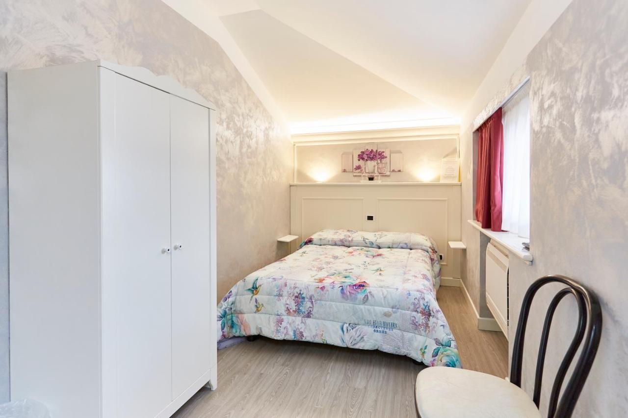 Hotel Villa Lilla 데센자노델가르다 외부 사진