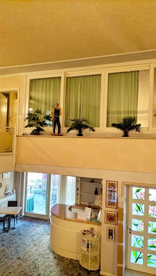 Hotel Villa Lilla 데센자노델가르다 외부 사진