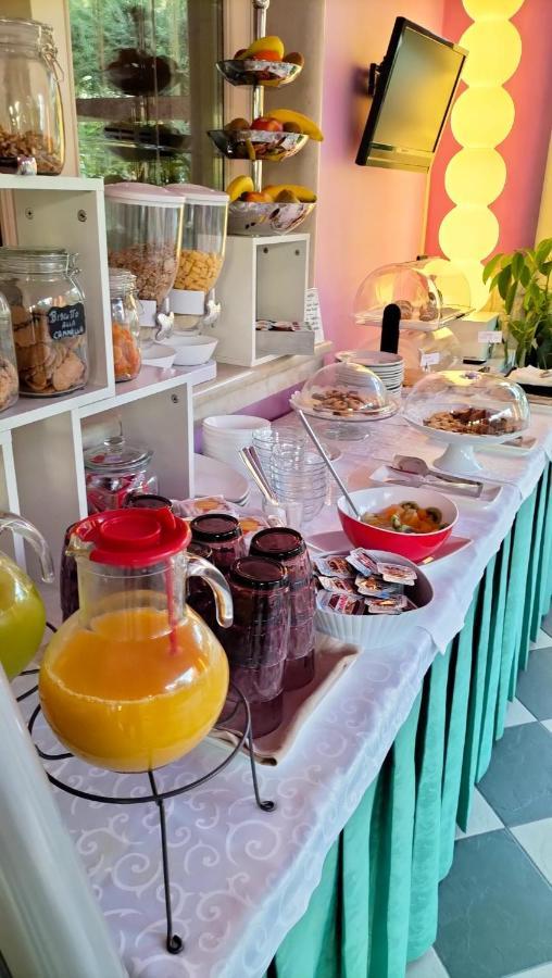 Hotel Villa Lilla 데센자노델가르다 외부 사진