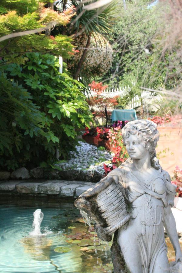 Hotel Villa Lilla 데센자노델가르다 외부 사진
