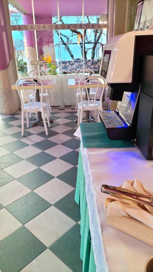 Hotel Villa Lilla 데센자노델가르다 외부 사진