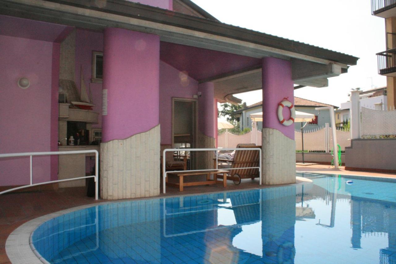 Hotel Villa Lilla 데센자노델가르다 외부 사진
