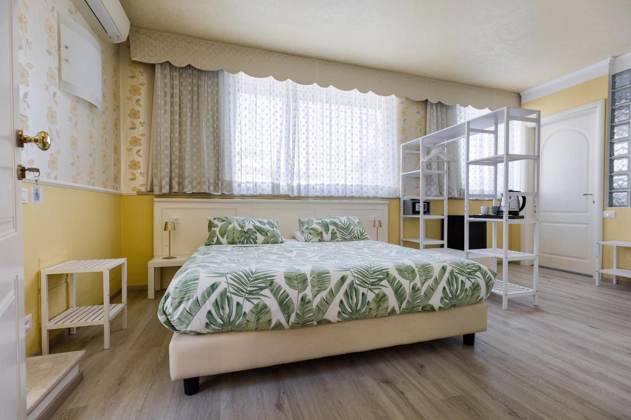 Hotel Villa Lilla 데센자노델가르다 외부 사진