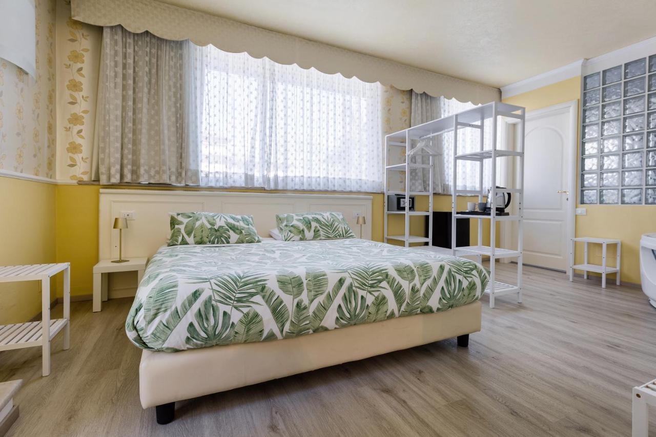 Hotel Villa Lilla 데센자노델가르다 외부 사진
