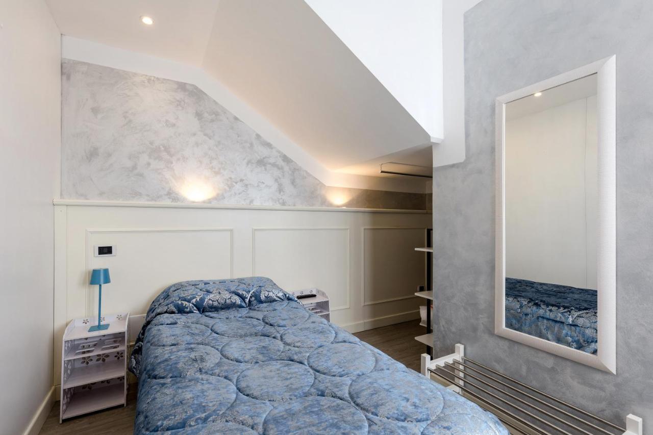 Hotel Villa Lilla 데센자노델가르다 외부 사진