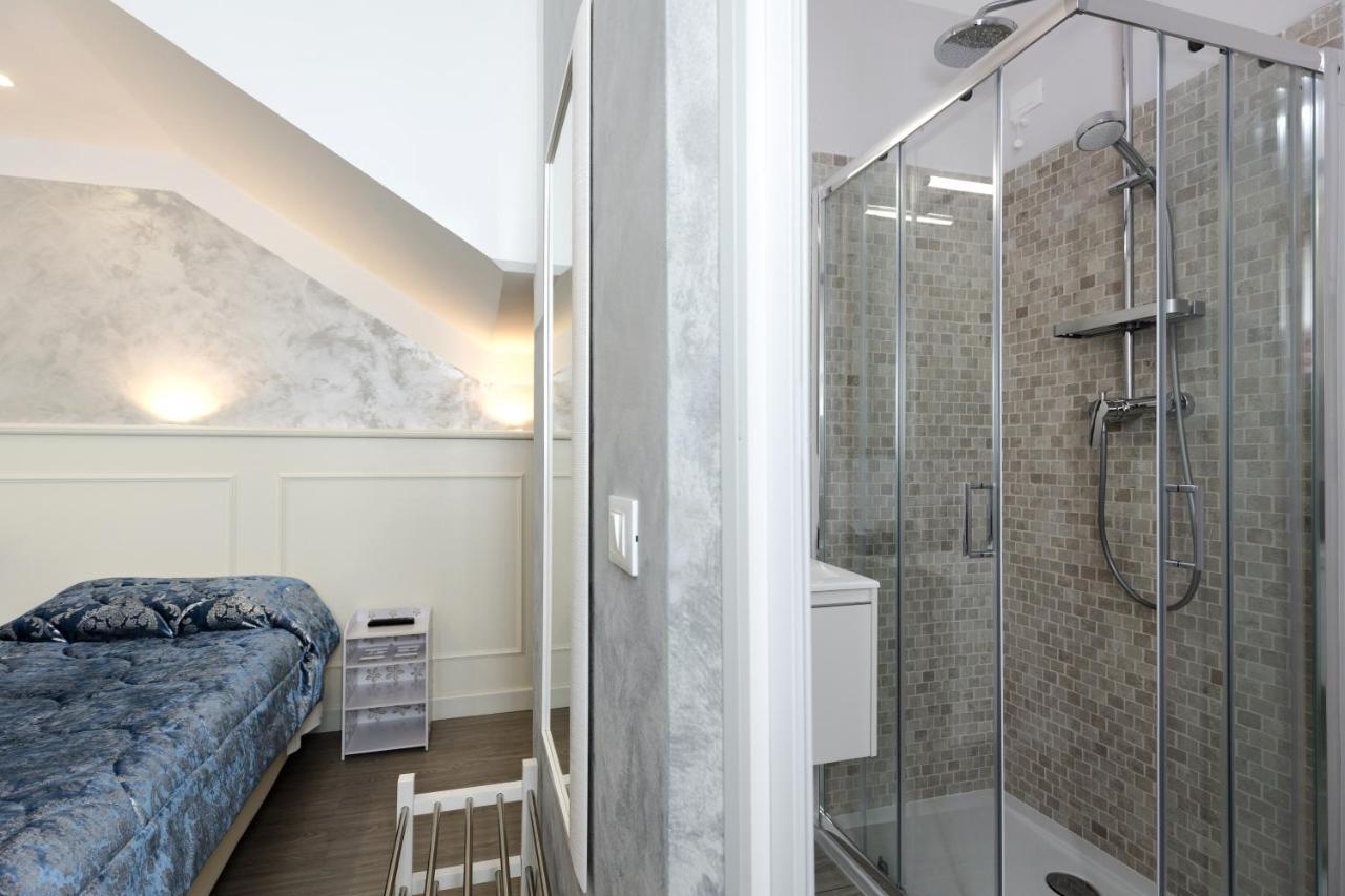Hotel Villa Lilla 데센자노델가르다 외부 사진