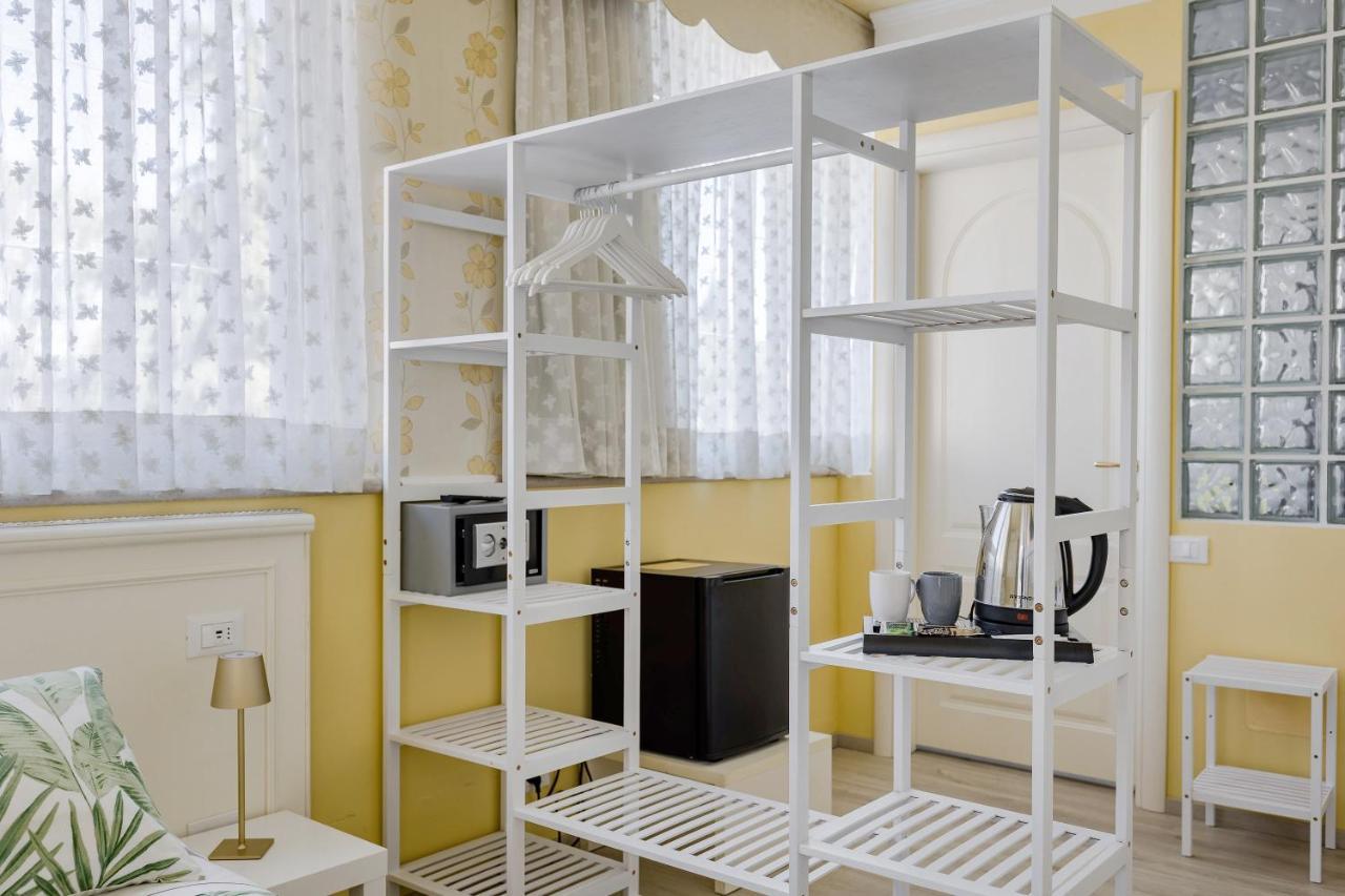 Hotel Villa Lilla 데센자노델가르다 외부 사진