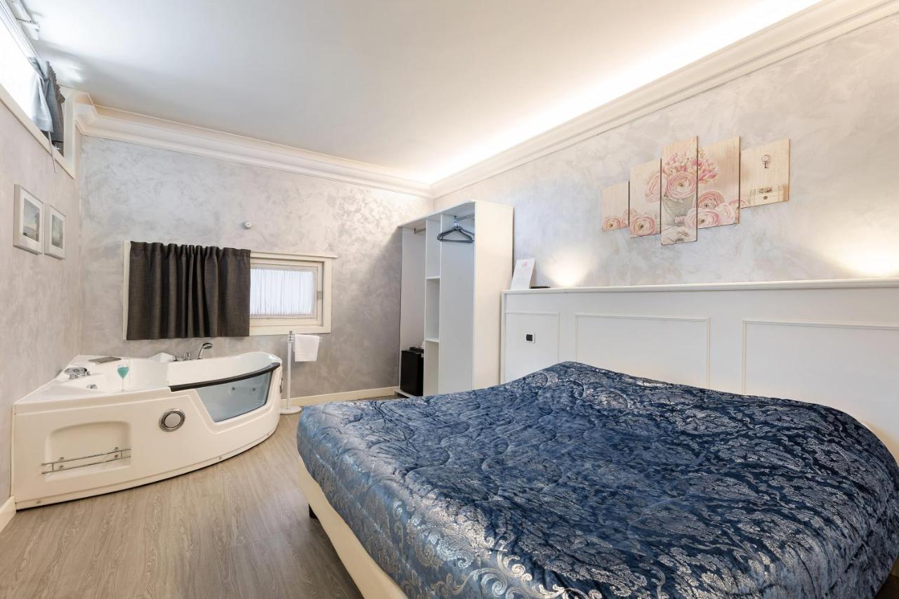 Hotel Villa Lilla 데센자노델가르다 외부 사진