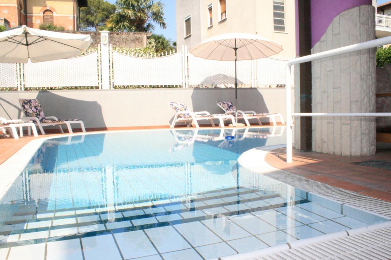 Hotel Villa Lilla 데센자노델가르다 외부 사진