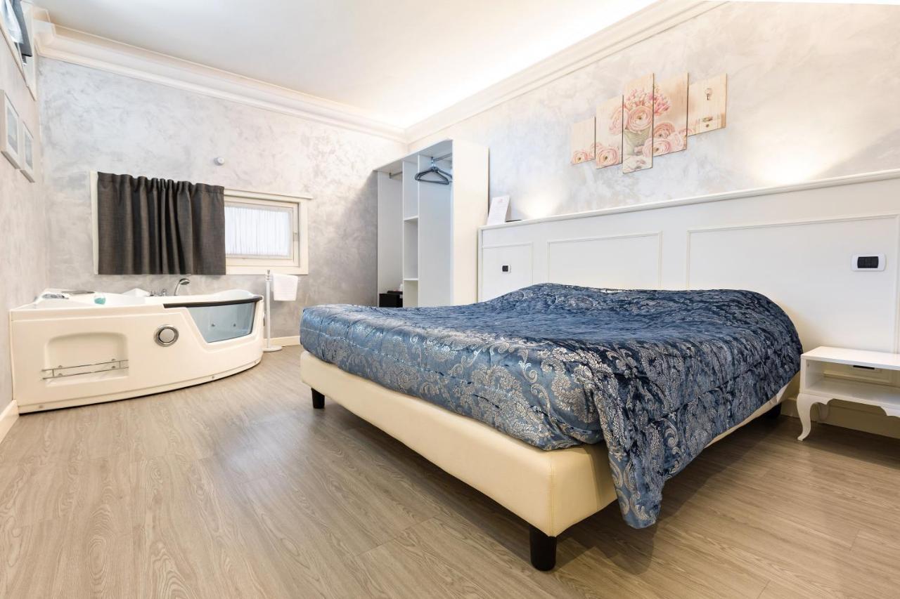 Hotel Villa Lilla 데센자노델가르다 외부 사진
