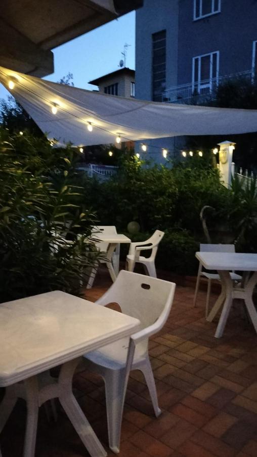 Hotel Villa Lilla 데센자노델가르다 외부 사진