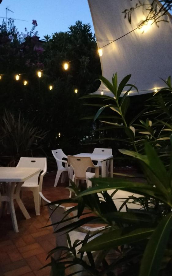 Hotel Villa Lilla 데센자노델가르다 외부 사진