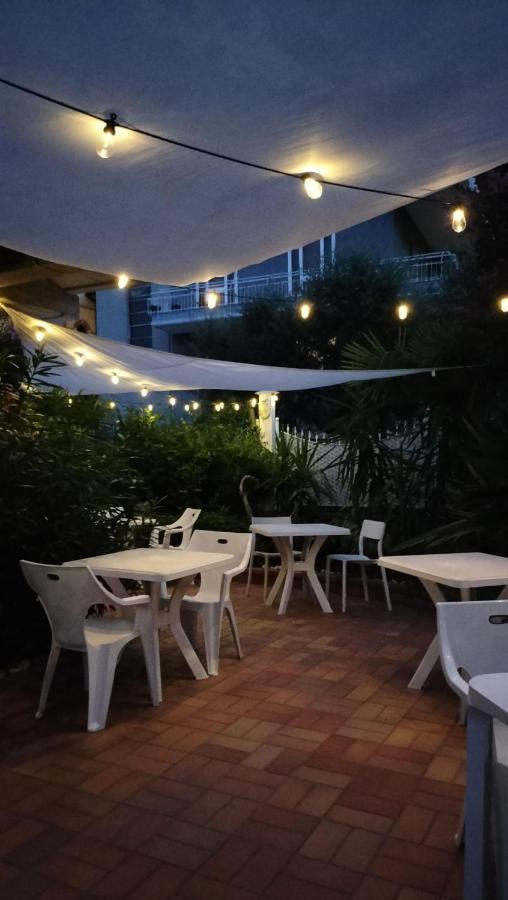 Hotel Villa Lilla 데센자노델가르다 외부 사진