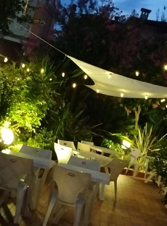 Hotel Villa Lilla 데센자노델가르다 외부 사진