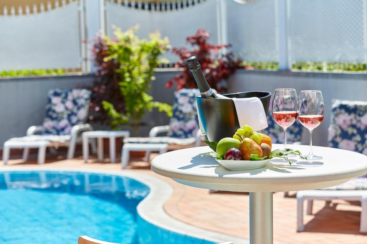 Hotel Villa Lilla 데센자노델가르다 외부 사진