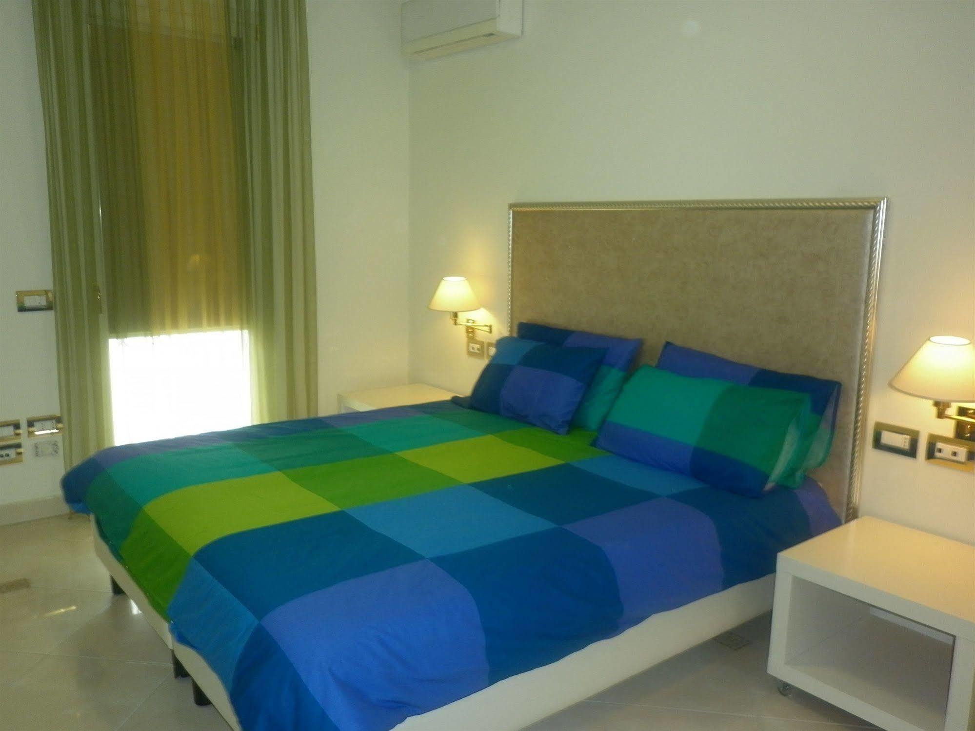 Hotel Villa Lilla 데센자노델가르다 외부 사진